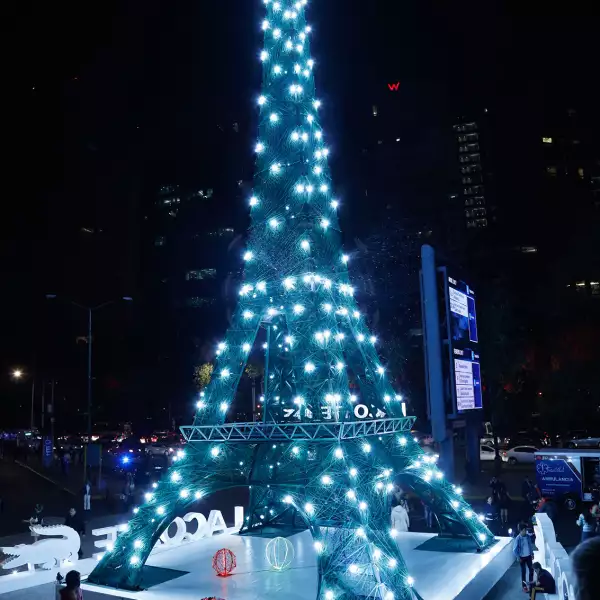 Evento de Lacoste -Una noche navideña bajo la Torre Eiffel