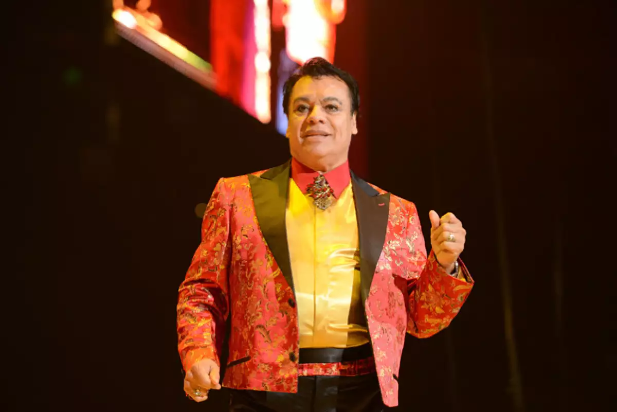 Desde la muerte de Juan Gabriel ocurrida el pasado 28 de agosto, la relación que tenía el cantante con sus hijos ha sido foco de atención, ahora Iván Aguilera fue acusado de robo.