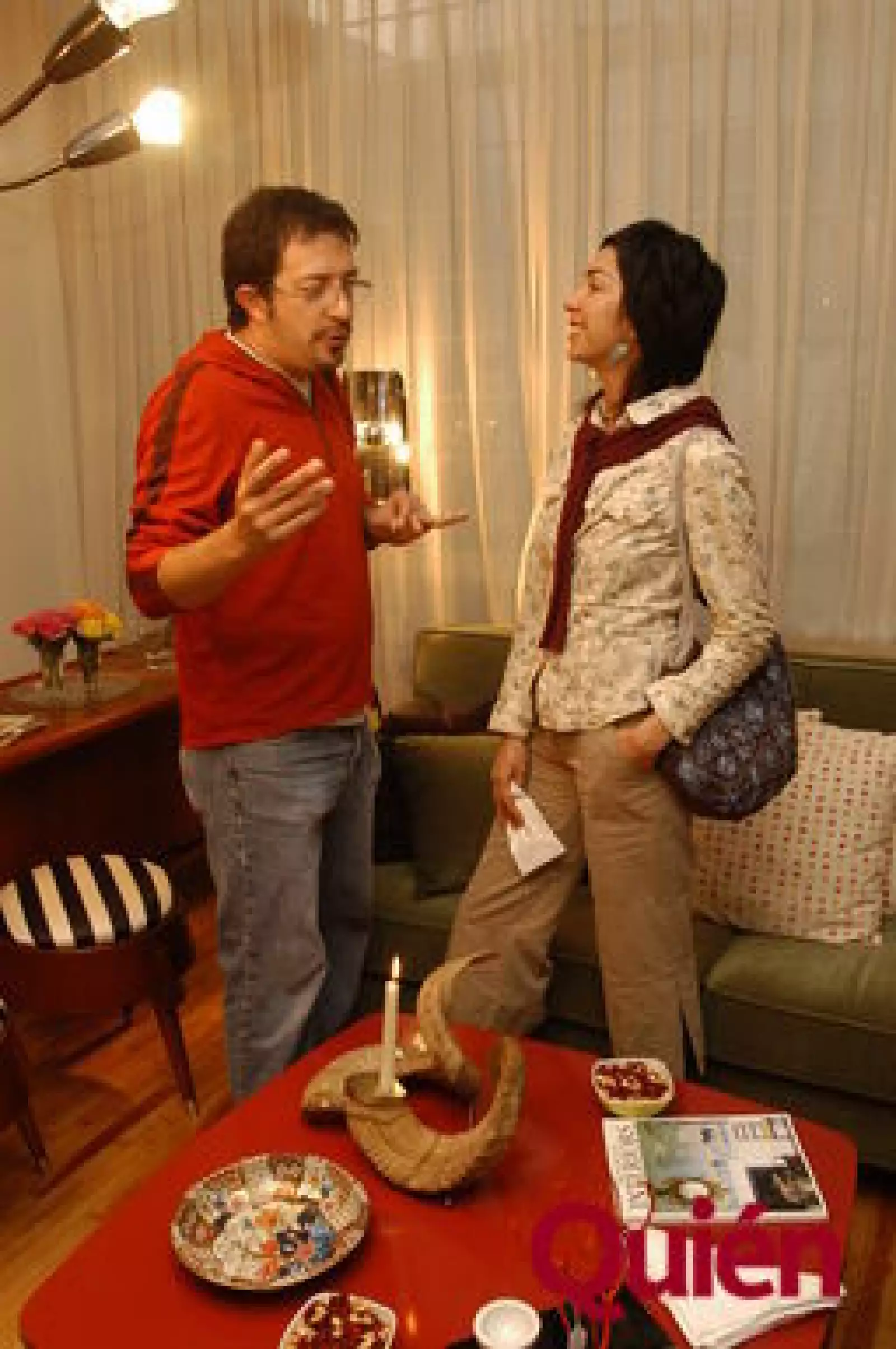 Siobhan Kneeland, Julio Gómez