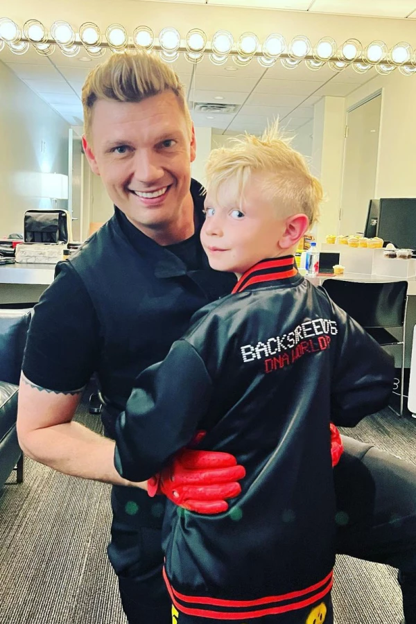 Backstreet Boys canta con sus hijos en concierto en Los Ángeles