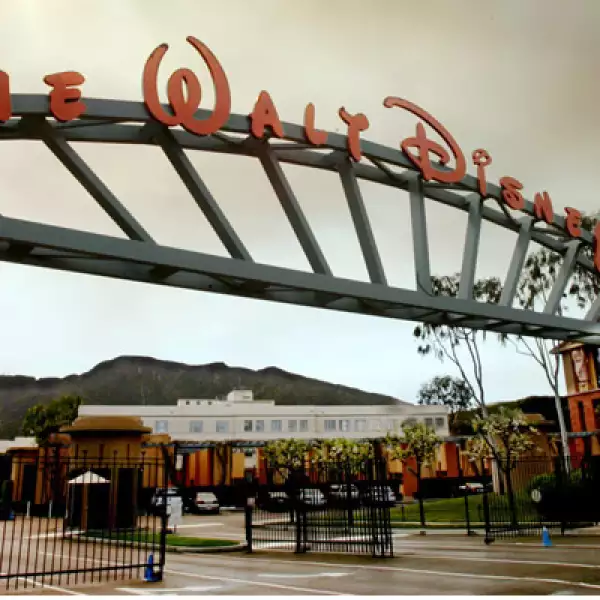 Se estima que las ganancias anuales de The Walt Disney Company son de 35 mil millones de dólares.