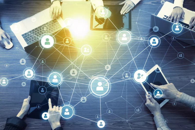 Facebook Silicon Valey retos