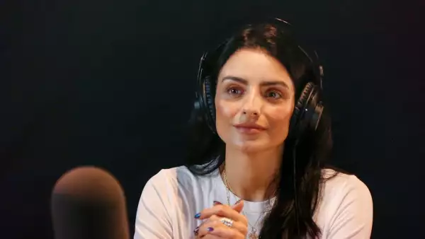 Aislinn Derbez