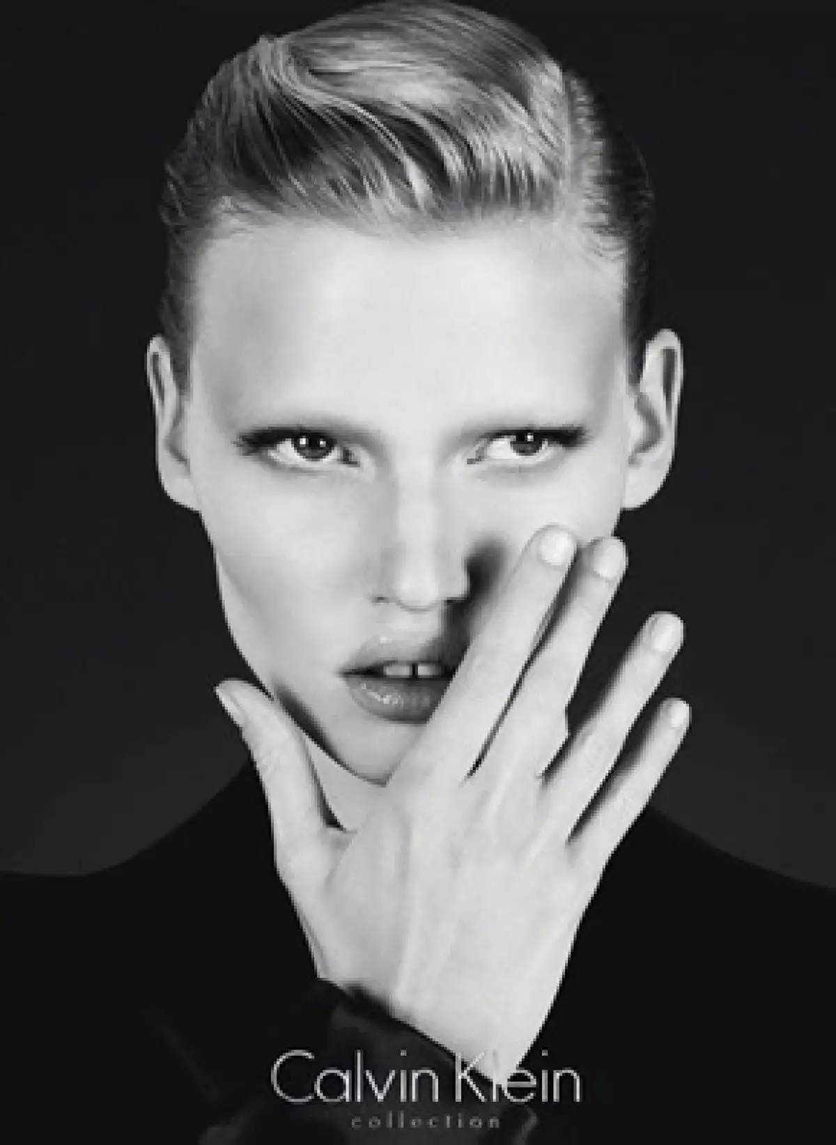 Lara fue descubierta en el metro de París a los 12 años.