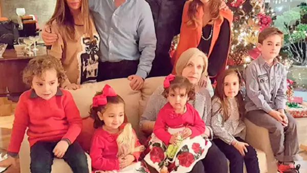 Jacky, Martín y sus hijas celebraron la Navidad junto a la familia del abogado.