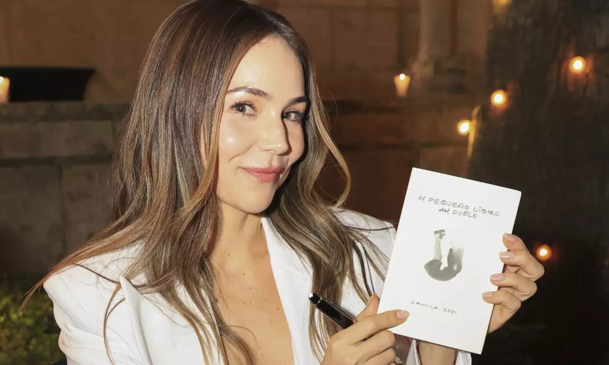 Camila Sodi presenta El pequeño libro del duelo