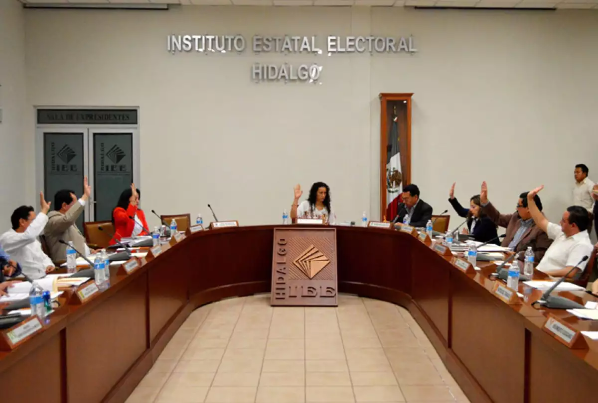Tres trabajadores y una secretaria perdieron su trabajo luego de una evaluación hecha por el INE para renovar el consejo estatal.