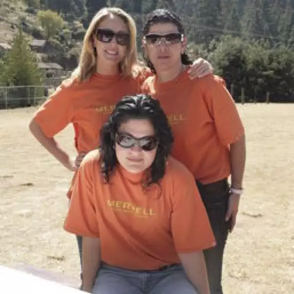 Karen Cuellar, Hensi Morris