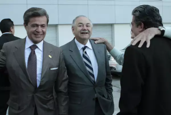 Según informaron medios nacionales, Salinas de Gortari fue invitado especialmente por Carlos Peralta, presidente de grupo IUSA, y que trabaja en una empresa de beneficio social de la compañía.