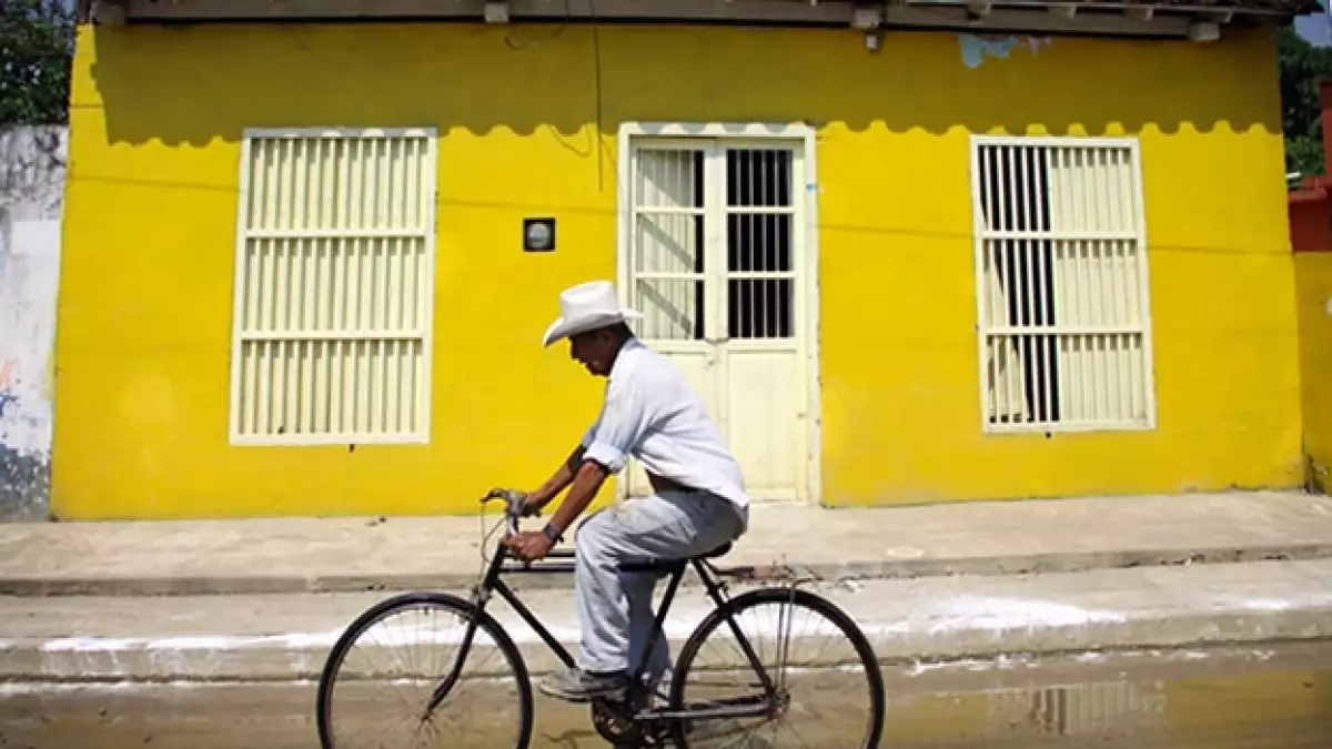 El uso de colores en la arquitectura en México se refleja en las construcciones de Tlacotalpan, Veracruz.