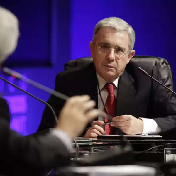 El expresidente colombiano, Álvaro Uribe, fue uno de los personajes que debatió en las últimas mesas de este encuentro.