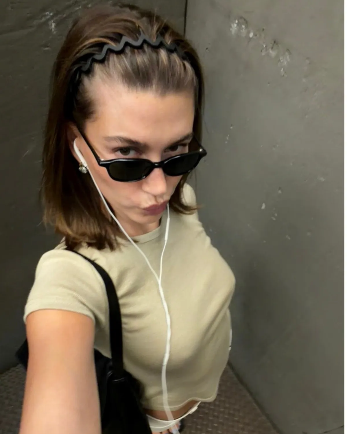 Hailey wearing zigzag headband 