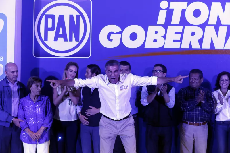 se declaró ganador de la elección a la gubernatura de Puebla.