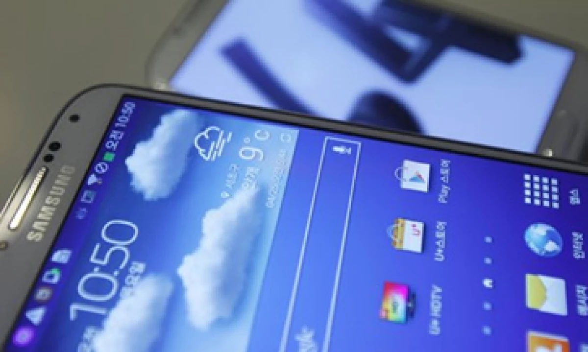 El S4 de Samsung está siendo despachado a 327 operadores móviles en 155 países. (Foto: Reuters)