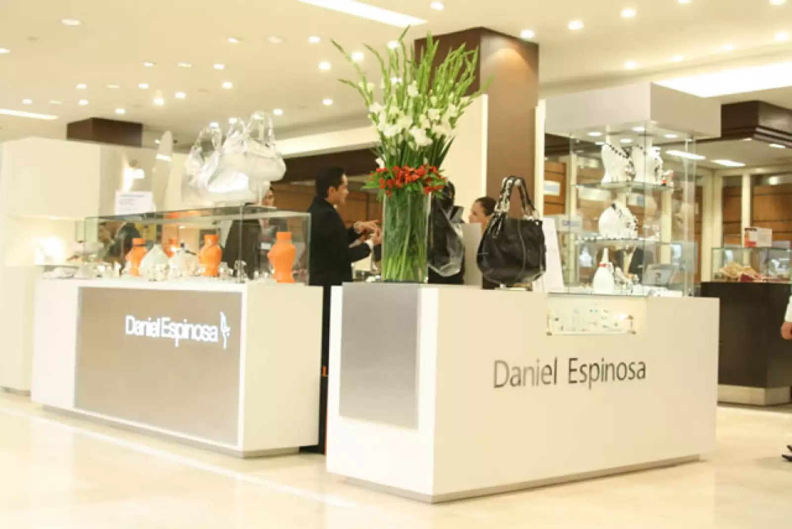 Daniel Espinosa presenta su nueva linea en plata