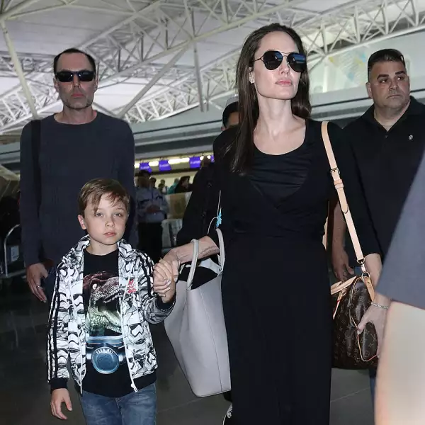 Angelina Jolie, James Haven y Knox Leon