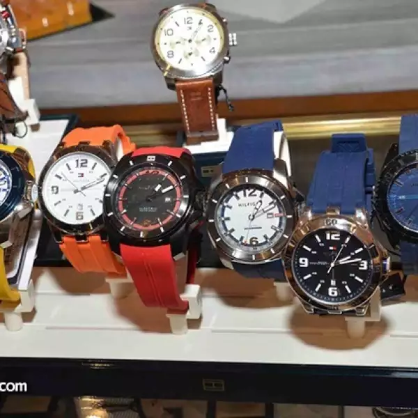 Parte de la colección de relojes de Tommy.