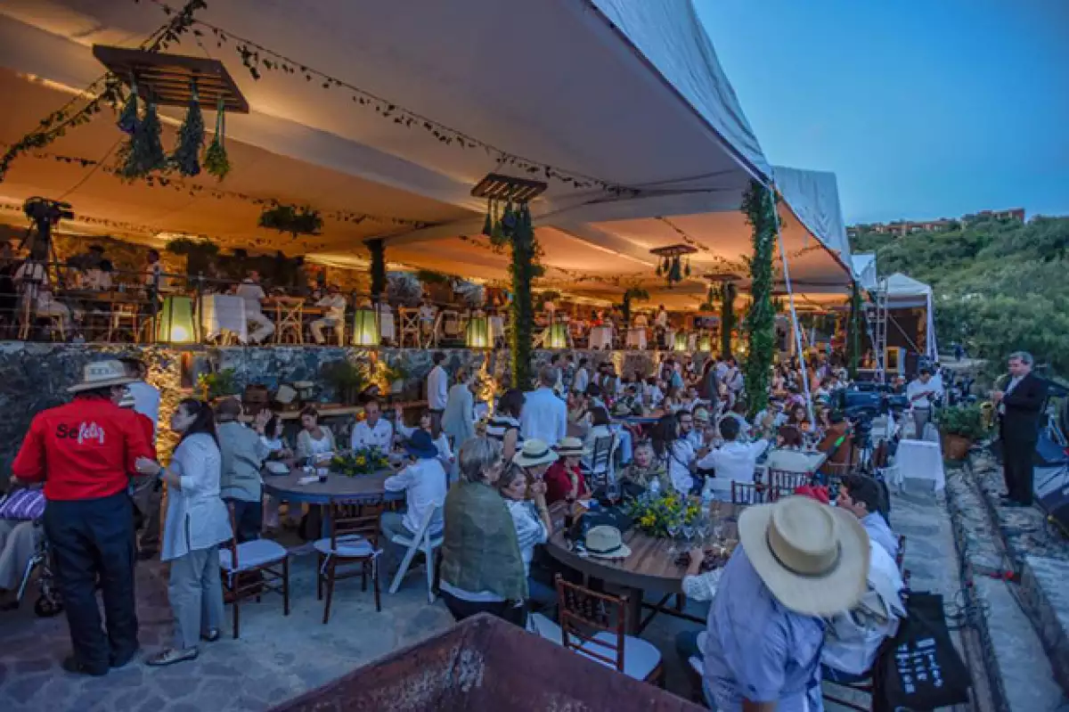 La inauguración del viñedo fue todo un éxito, logrando convocar una gran asistencia.