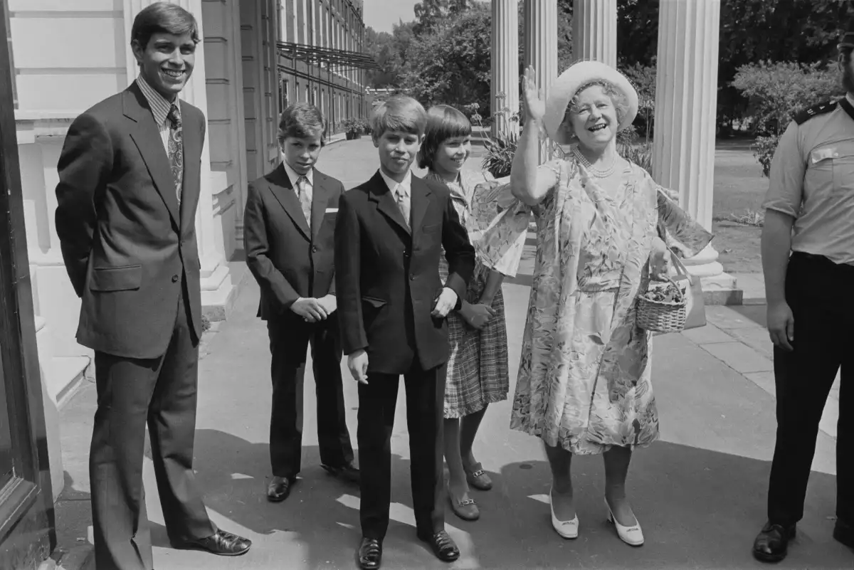 Príncipe Andrés y Elizabeth, la reina madre