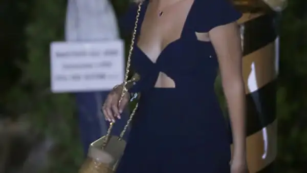 Ashley Benson a su llegada al hotel.
