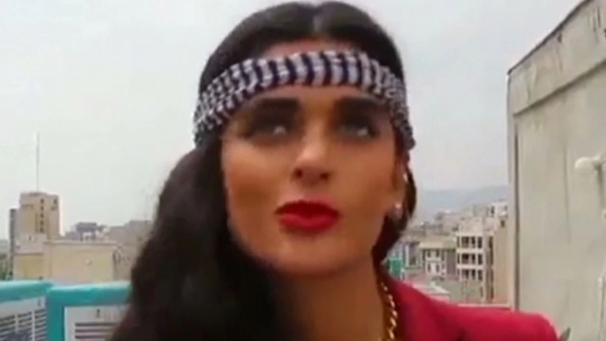 mujer iran happy