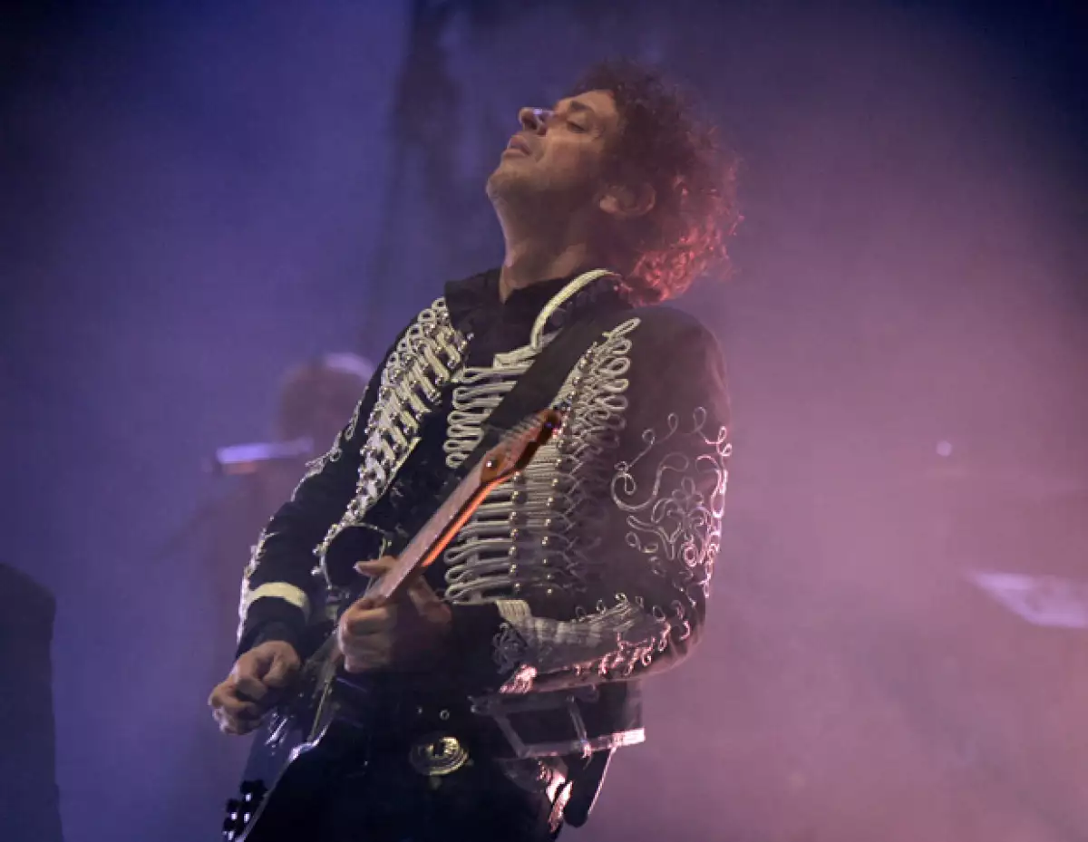 El cantante y guitarrista de Soda Stereo continúa en estado grave; su mamá dice que ha respondido a las visitas de amigos y familiares.