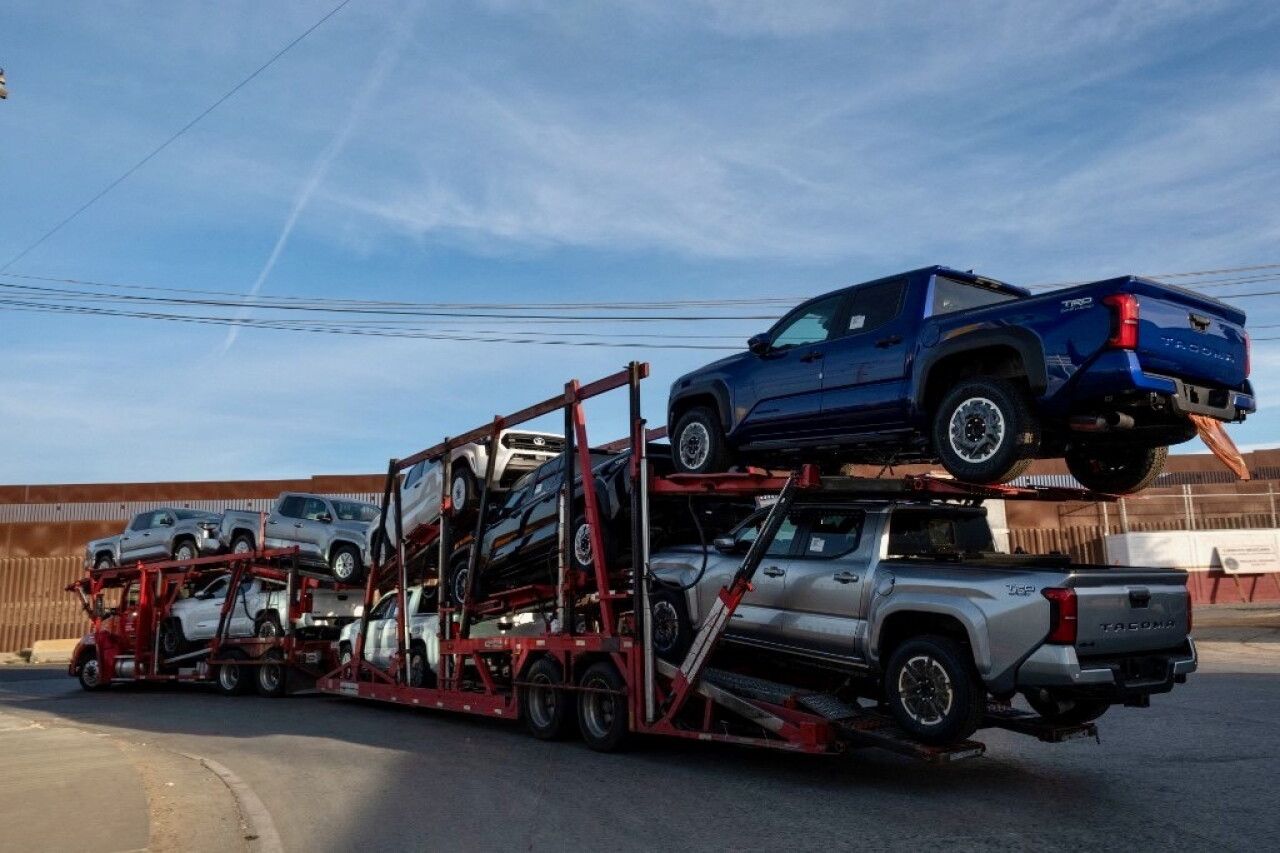 Aranceles de Trump frenan a la industria automotriz mexicana y producción cae 1.4% en agosto