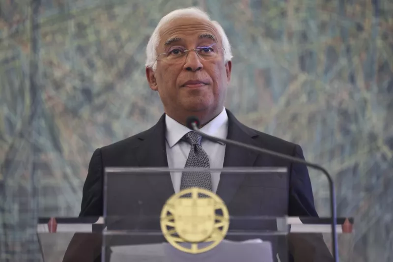 El primer ministro portugués Antonio Costa se dirige a la nación en el Palacio de Sao Bento en Lisboa el 7 de noviembre de 2023. El primer ministro de Portugal, Antonio Costa, anunció que renunciaría hoy como jefe de Estado a raíz de un escándalo de corrupción relacionado con contratos de energía. "