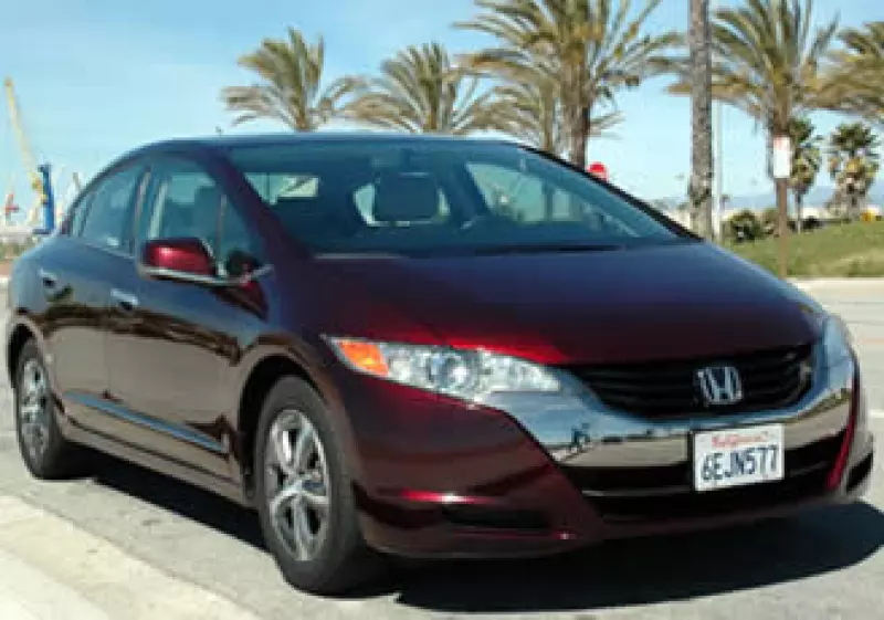 El FCX Clarity de Honda es uno de los coches que tiene su combustión basada en el hidrógeno (Foto: Autocosmos.com)