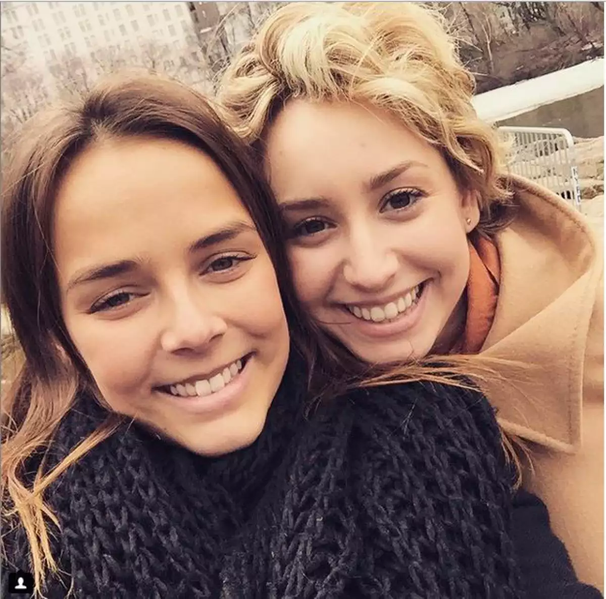 Jazmin lleva una gran relación con su prima Pauline Ducruet, quien también vive en NY.