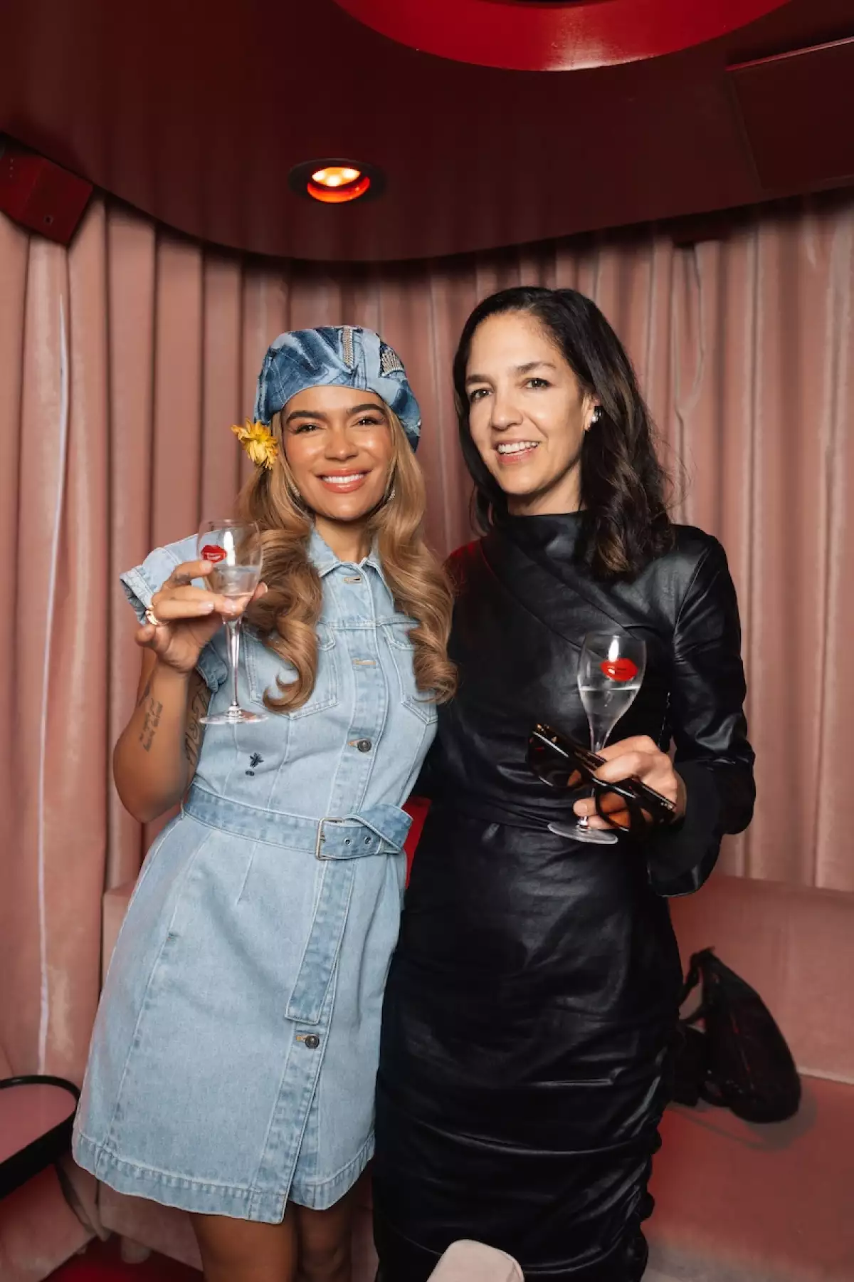 Karol G y el brindis 200 Copas por Casa Dragones en el Crazy Horse de París