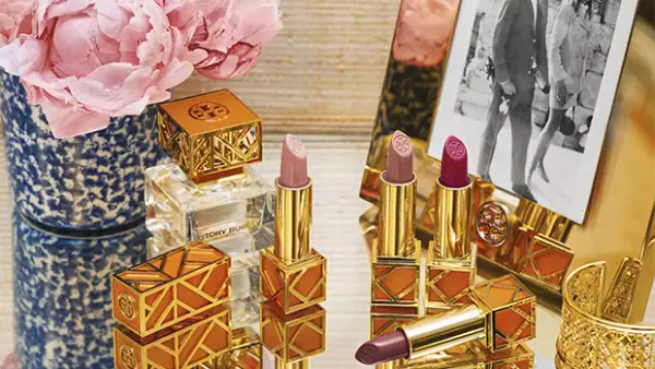 La firma americana se inicia como creadora de un nuevo perfume, así como de una línea completa de productos de belleza increíbles.