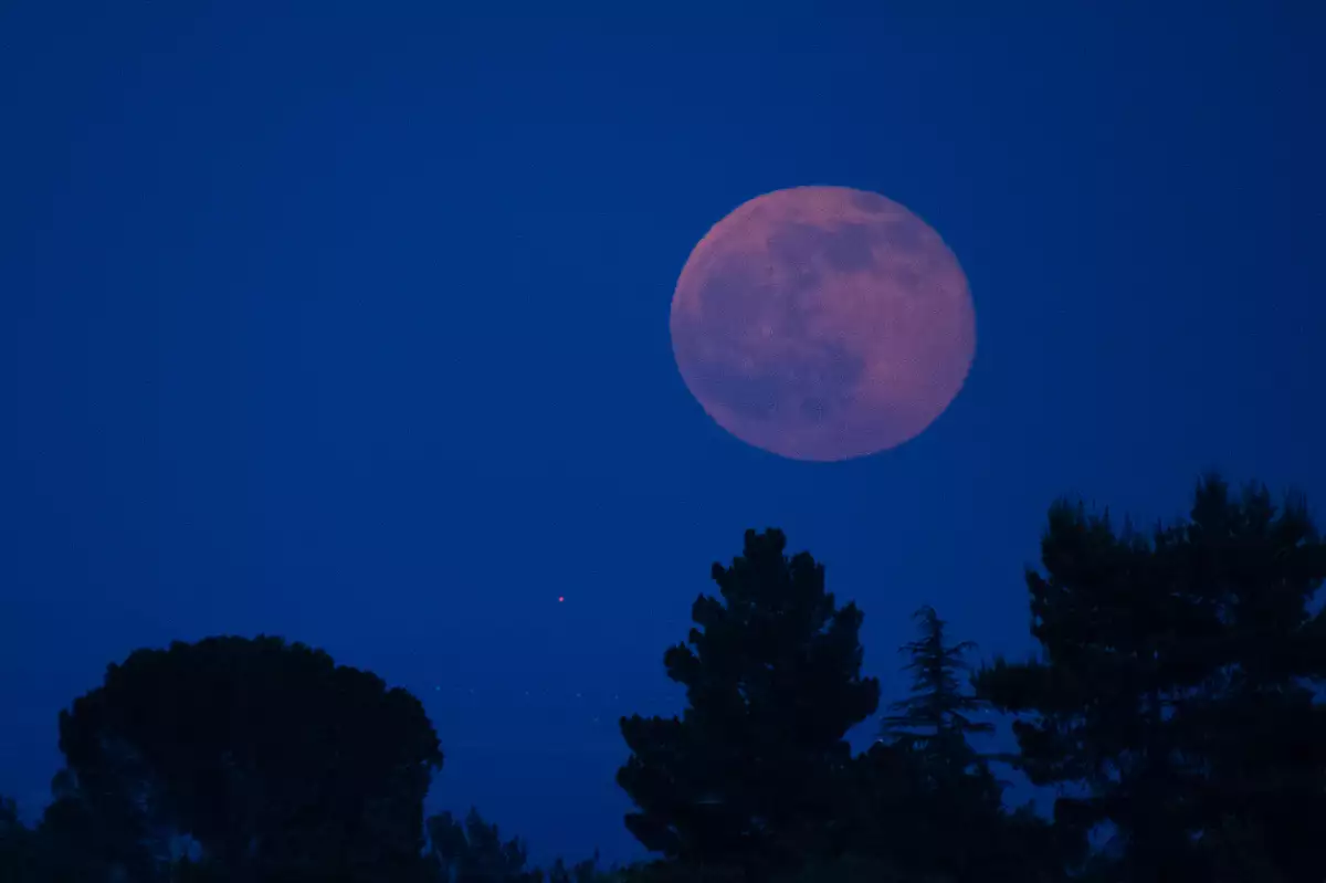 Luna rosa 2022 abril
