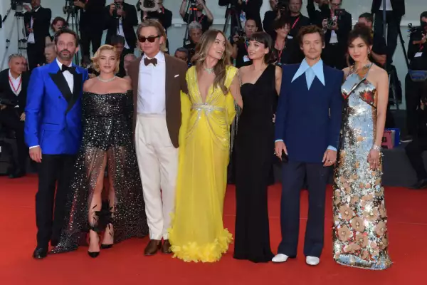 Nick Kroll, Florence Pugh, Chris Pine, Olivia Wilde, Sydney Chandler, Harry Styles y Gemma Chan