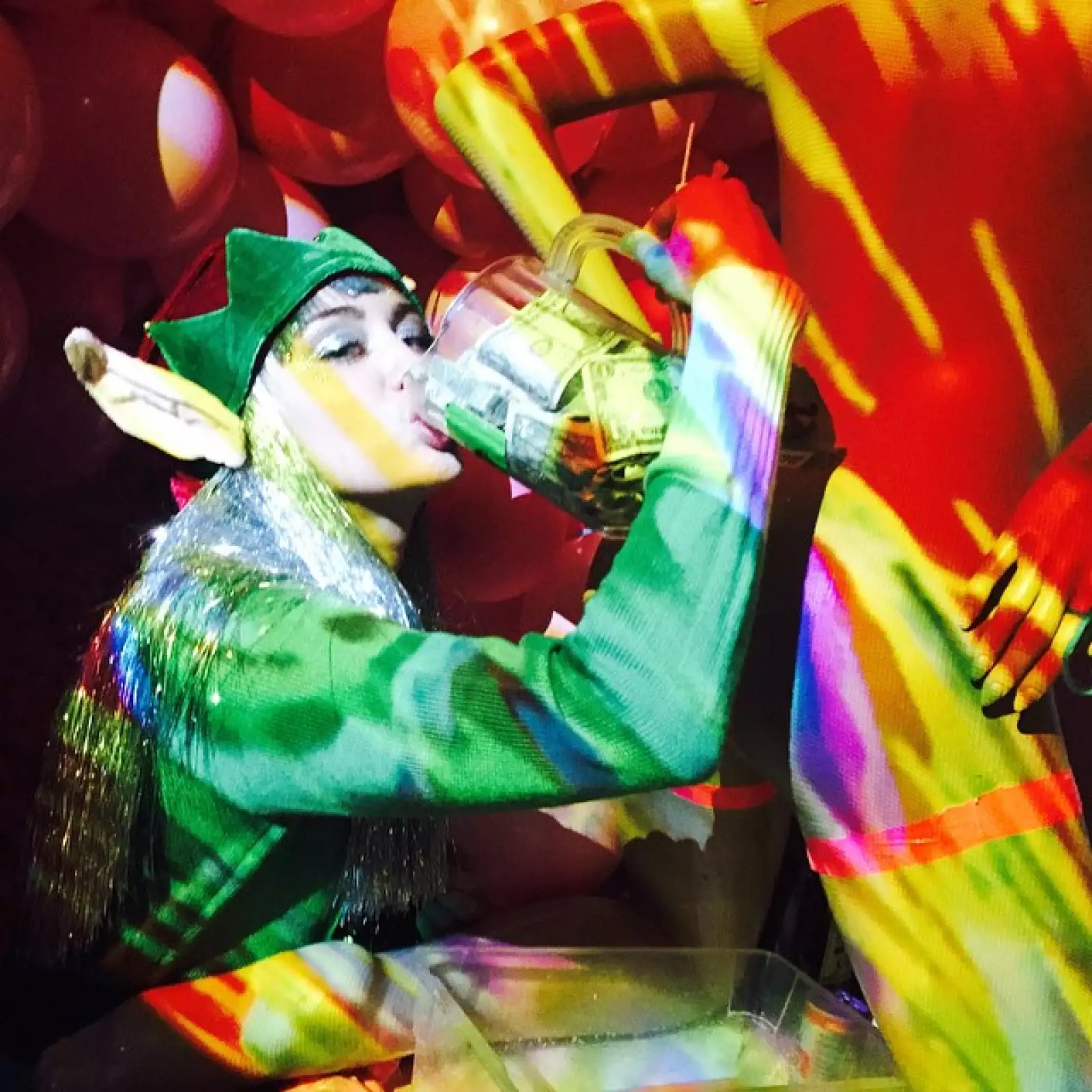 La cantante como todo un duende.