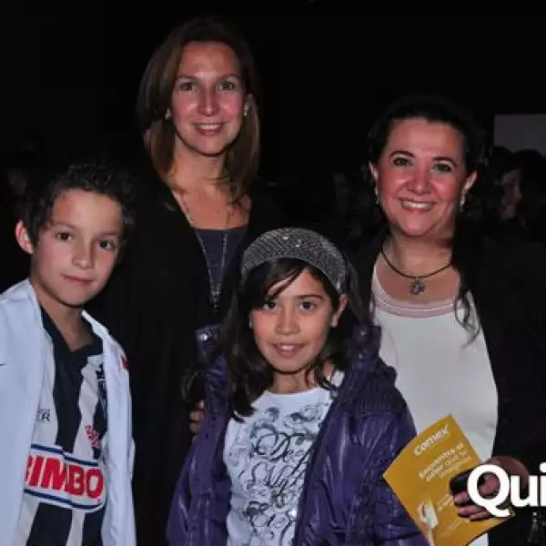 Brindis Navideño Iza Business Centers