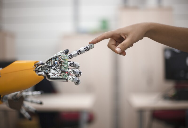 robot y humano
