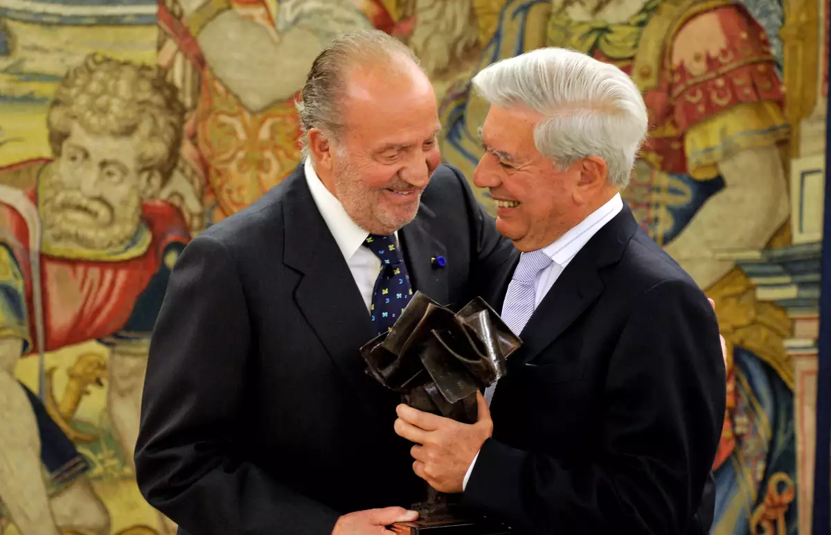 Rey emérito Juan Carlos I y Mario Vargas Llosa
