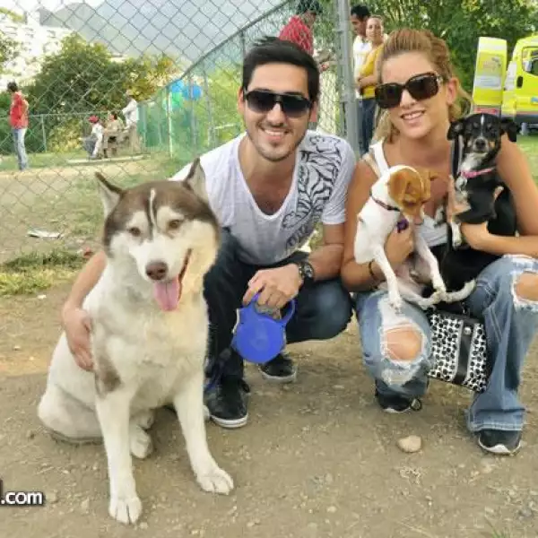 Diego Flores,Natalia Villarreal,Lola,Camila y Dako