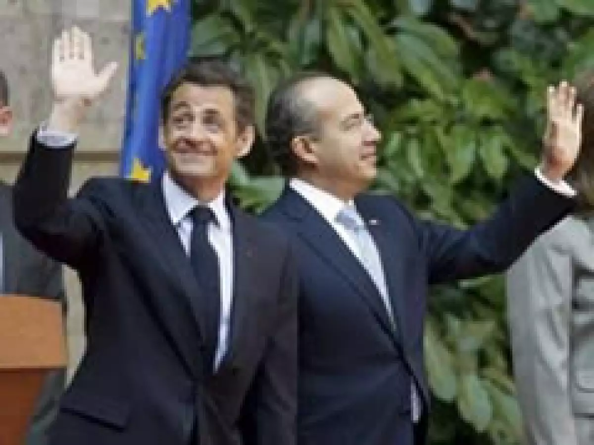 Los mandatarios de México y Francia se reunieron en el Palacio Nacional. (Foto: Reuters)