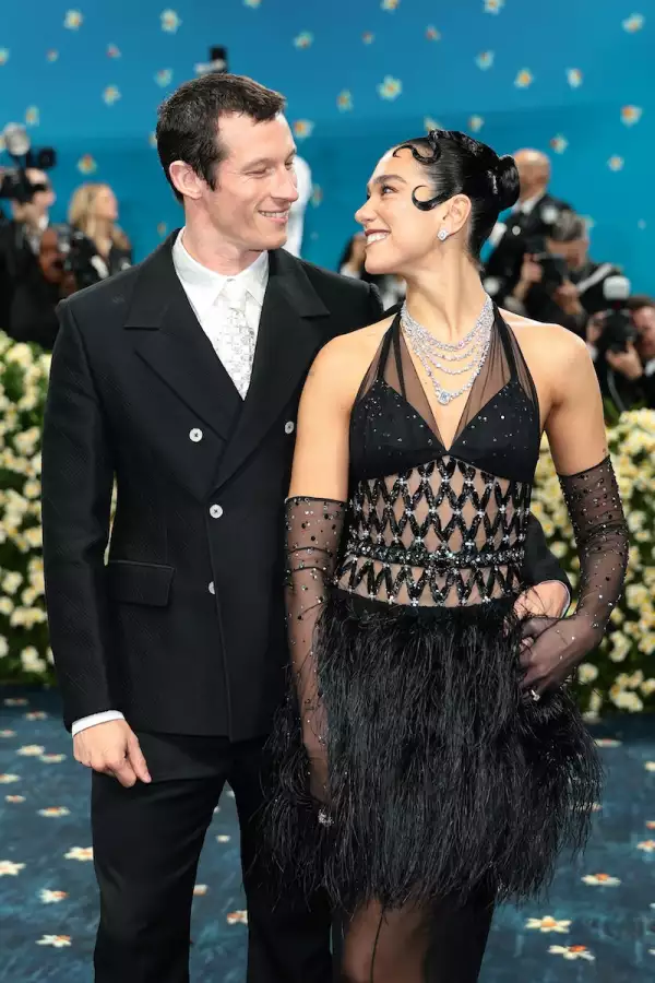 Dua Lipa y su novio Callum Turner