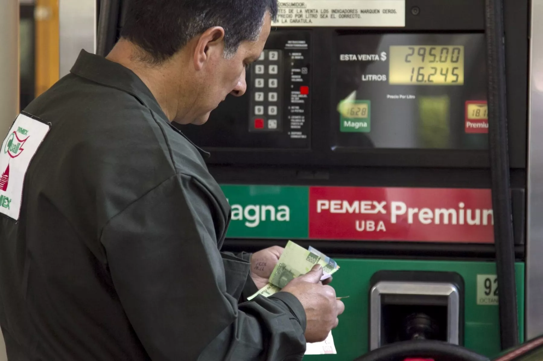Gobierno vuelve a subsidiar el IEPS de la gasolina regular