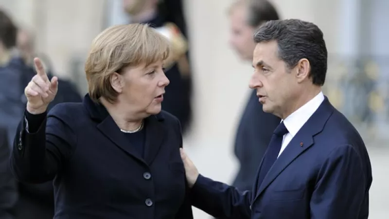 Angela Merkel y Nicolas Sarkozy dialogan