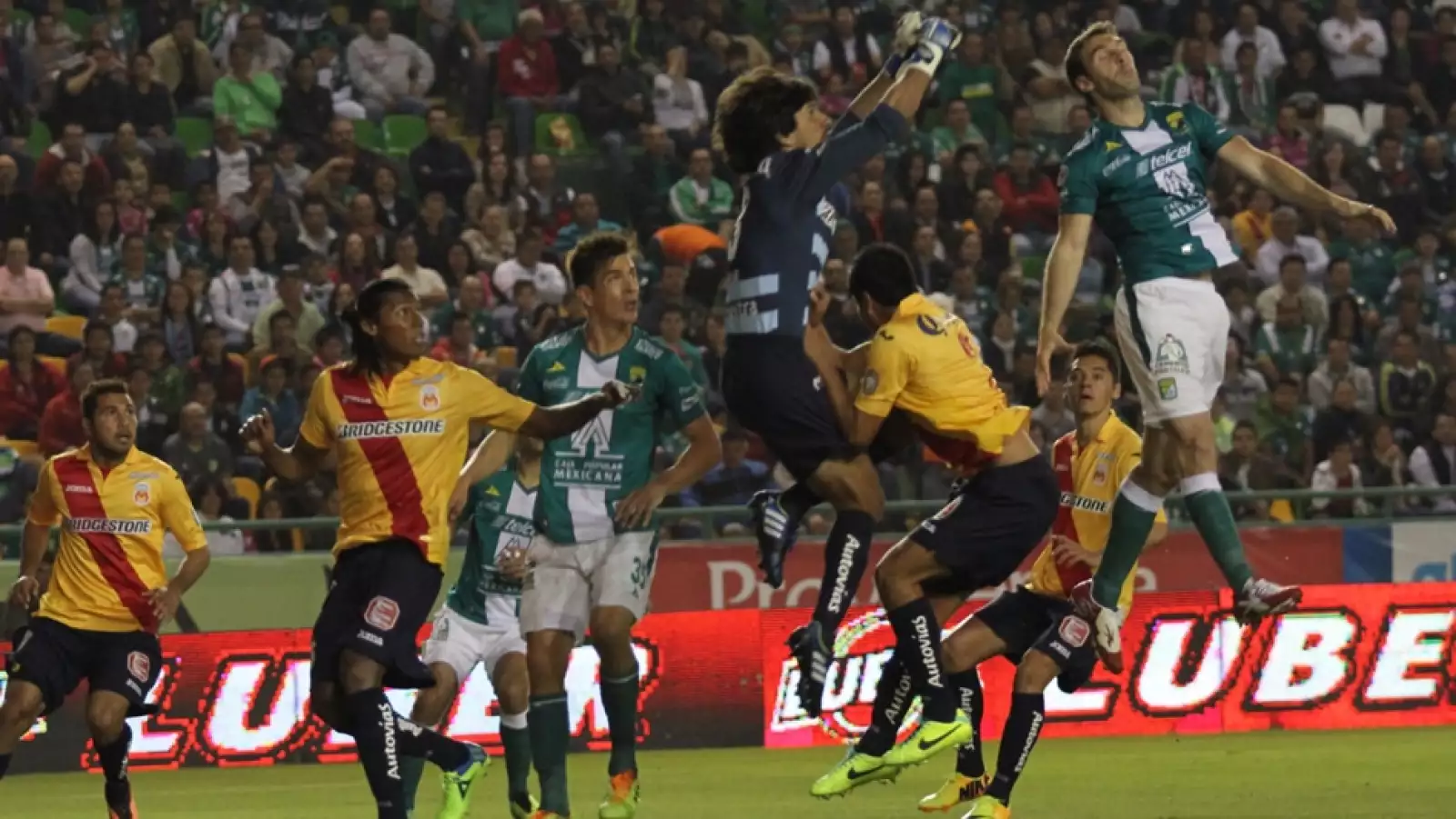 León vs Morelia3