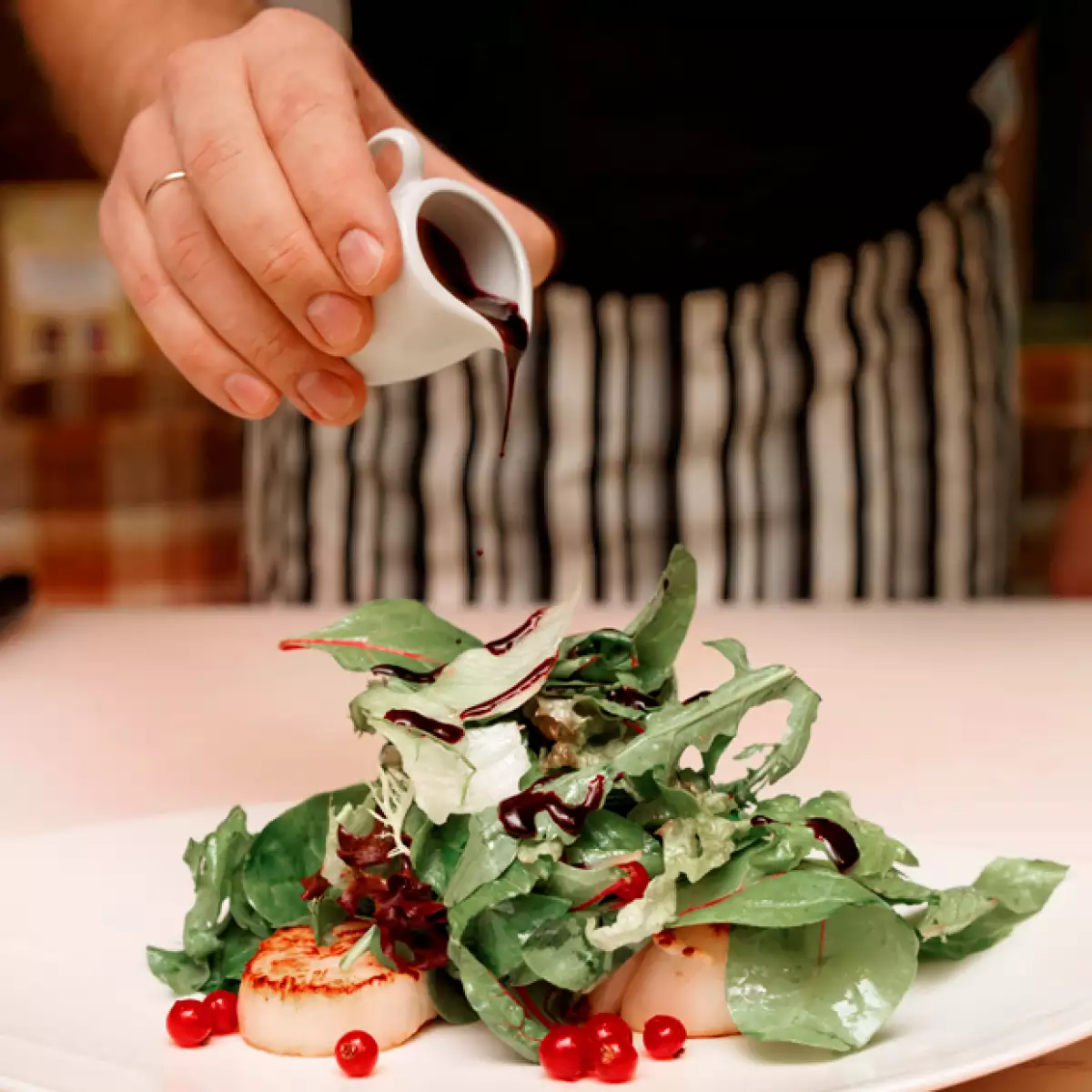 No cabe duda que México es rico en muchos sentidos, pero el que más ha llamado la atención en todo el mundo es su gastronomía gracias a que posee una amplia gama de ingredientes, sabores y olores.