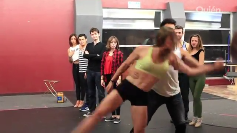 Nos colamos a un ensayo de Dirty Dancing (que está a nada de estrenar) para ver bailar a Diego de Tovar y Elsi Colleen como Johnny Castle y Penny en esta complicada coreografía.