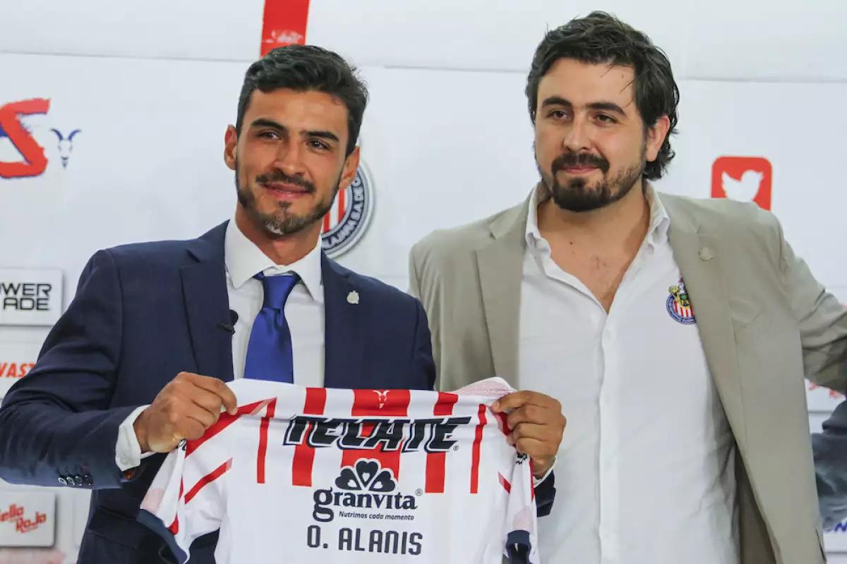 Chivas Unveils New Signing Oswaldo Alanis