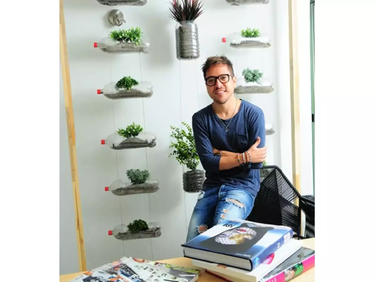El tapatÃo trabajó en ArtPartner, una de las agencias de moda más importantes del mundo.