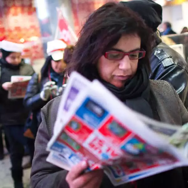 El frío no disminuyó las largas filas de personas a la espera del primer minuto del viernes.