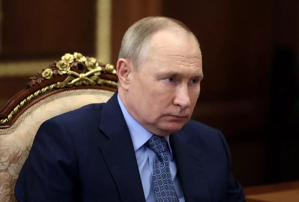 El presidente de Rusia, Vladimir Putin, asiste a una reunión con el líder de la República de Ingushetia, Makhmud-Ali Kalimatov en el Kremlin, en Moscú. 